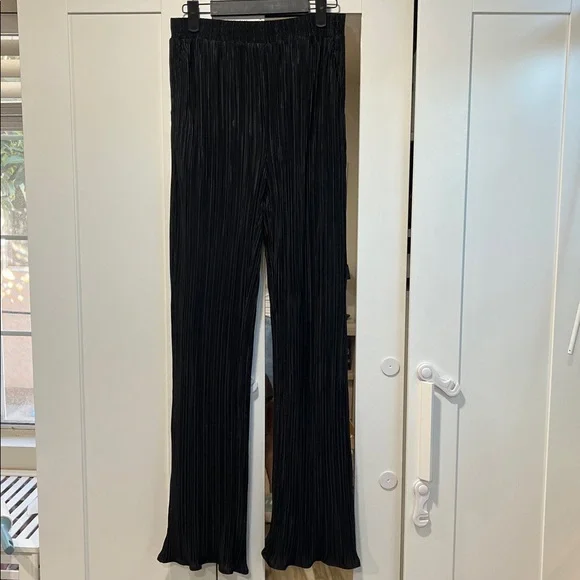 Dressed in Lala Long Sleeve Plissé Set in Black - Picture 6 of 8